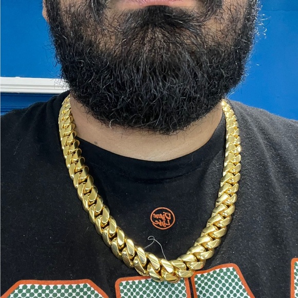 Gold Cuban Link Chain Necklace - Picture 4 of 13